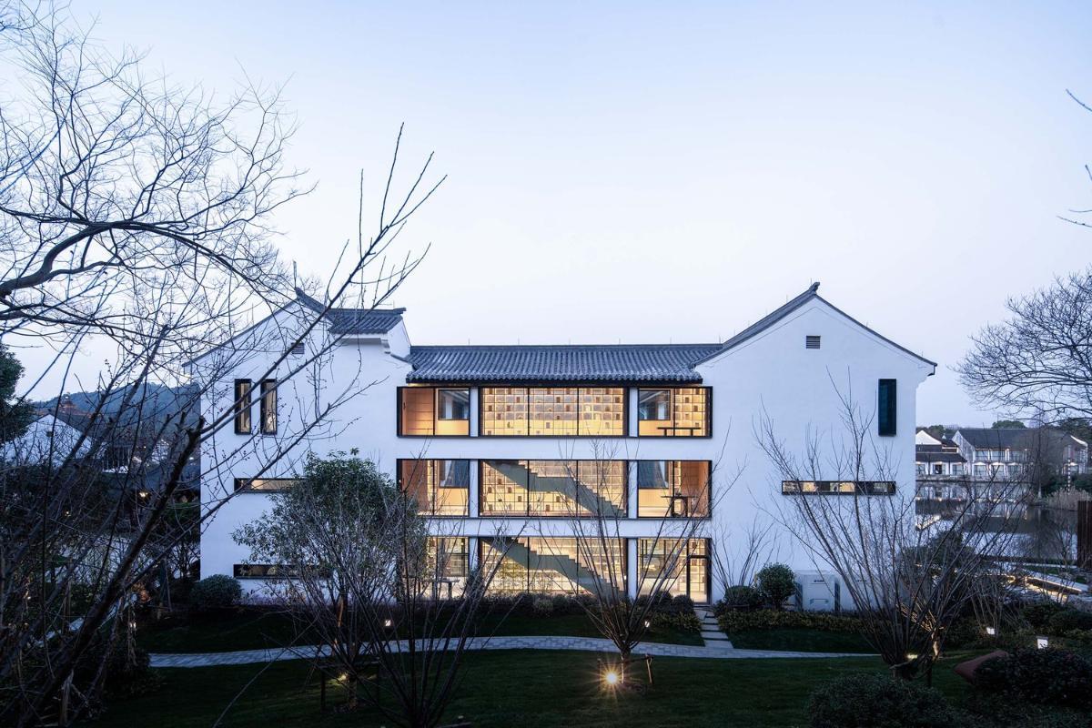 19_%E6%96%B9%E5%BD%A2%E5%9B%9B%E5%90%88%E9%99%A2%E5%8D%97%E7%AB%8B%E9%9D%A2_Quadrangle_South_View.jpg 19_%E6%96%B9%E5%BD%A2%E5%9B%9B%E5%90%88%E9%99%A2%E5%8D%97%E7%AB%8B%E9%9D%A2_Quadrangle_South_View.jpg